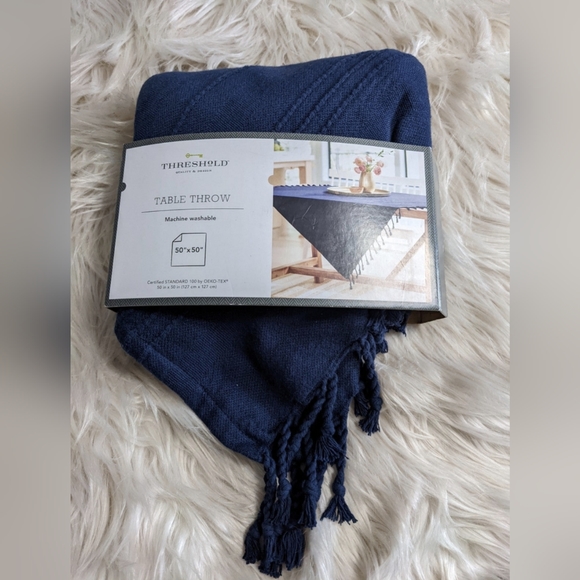 NEW Threshold Table Throw - Picture 1 of 3